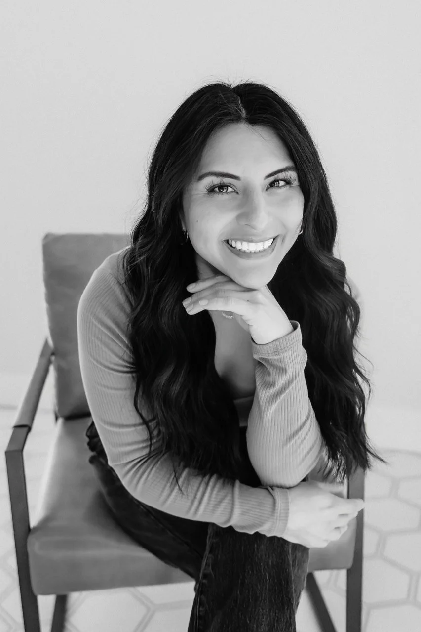 LEXIE<br><h3 style="font-size: 1.5rem;"> HAIRSTYLIST