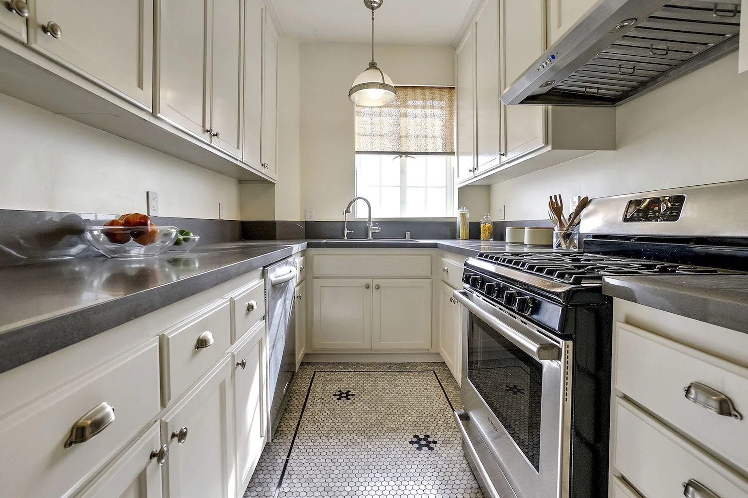 Alternative kitchen at El Royale Apartments