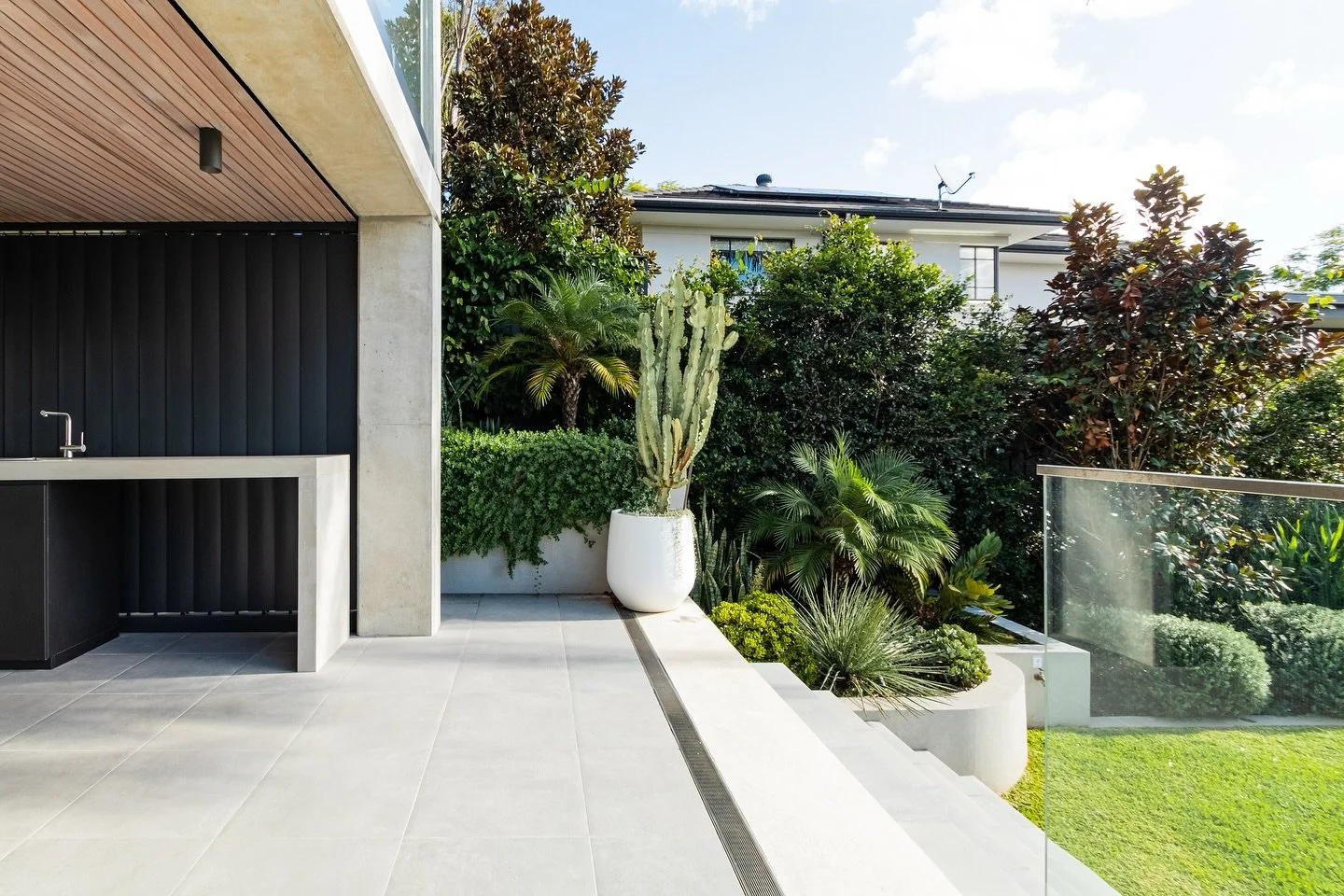 Modern design and clean lines softened with cascading greenery. Throw a few hero pieces in there too. #createyourescape