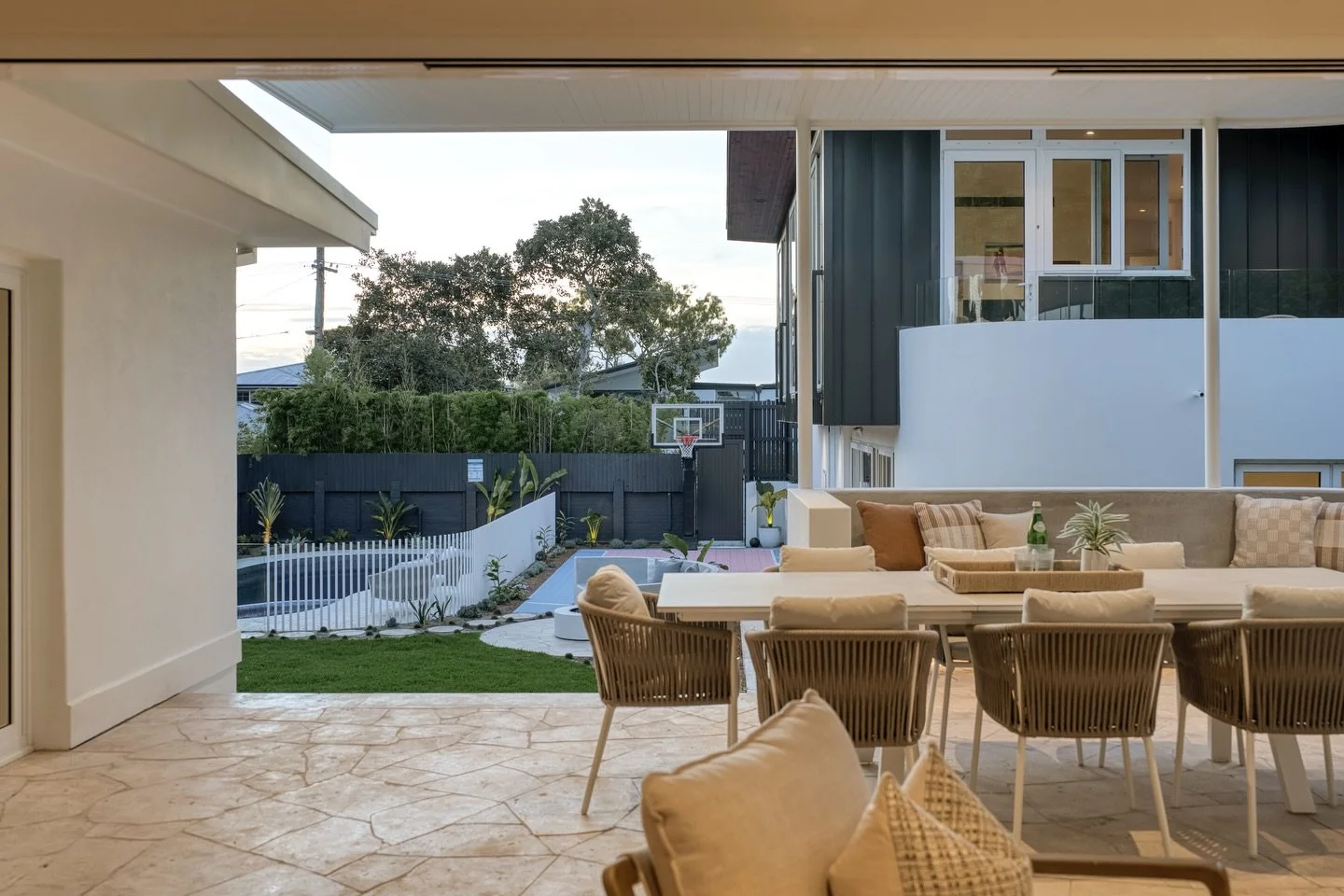 Designed to connect every space &mdash; from the heart of the home to the entertaining area and out to the backyard. Continuity, open views, and a layout that brings family and friends together effortlessly.

Built for living. Built for entertaining.