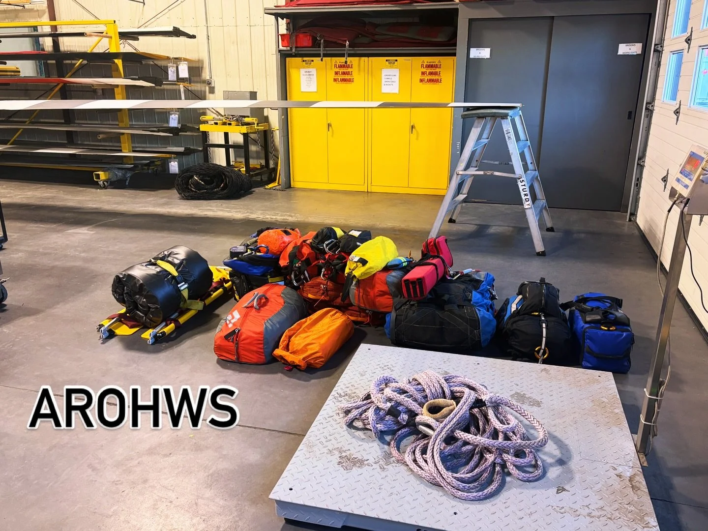 Standard rescue load out plus the Stryker stretcher. Any guesses on how many pounds of live saving gear this is?  Your donations make this possible!

#sar #arohws #charity #rescue #helicopter #britishcolumbia #emergencypreparedness #bell412ep #commun