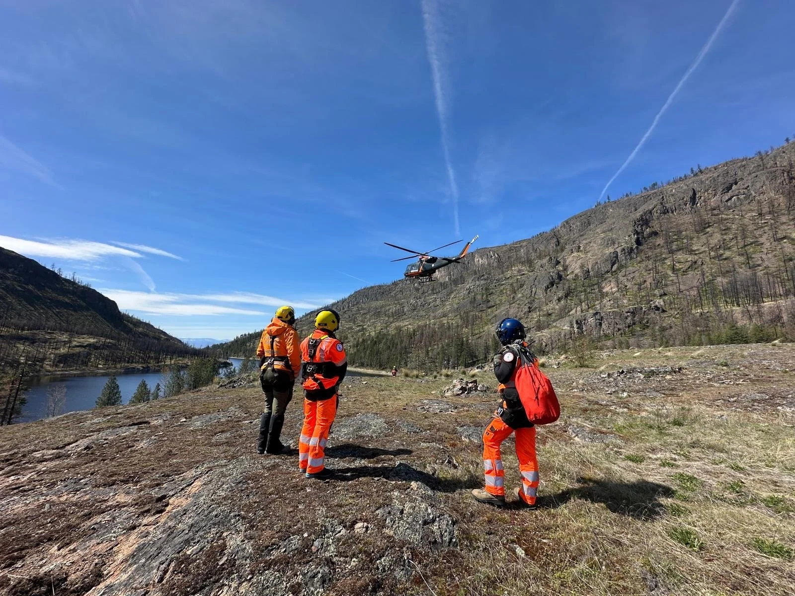 Rescue crew waiting on rotations during monthly flight training. 

#arohws #rescue #SAR #okanagan #helicopter