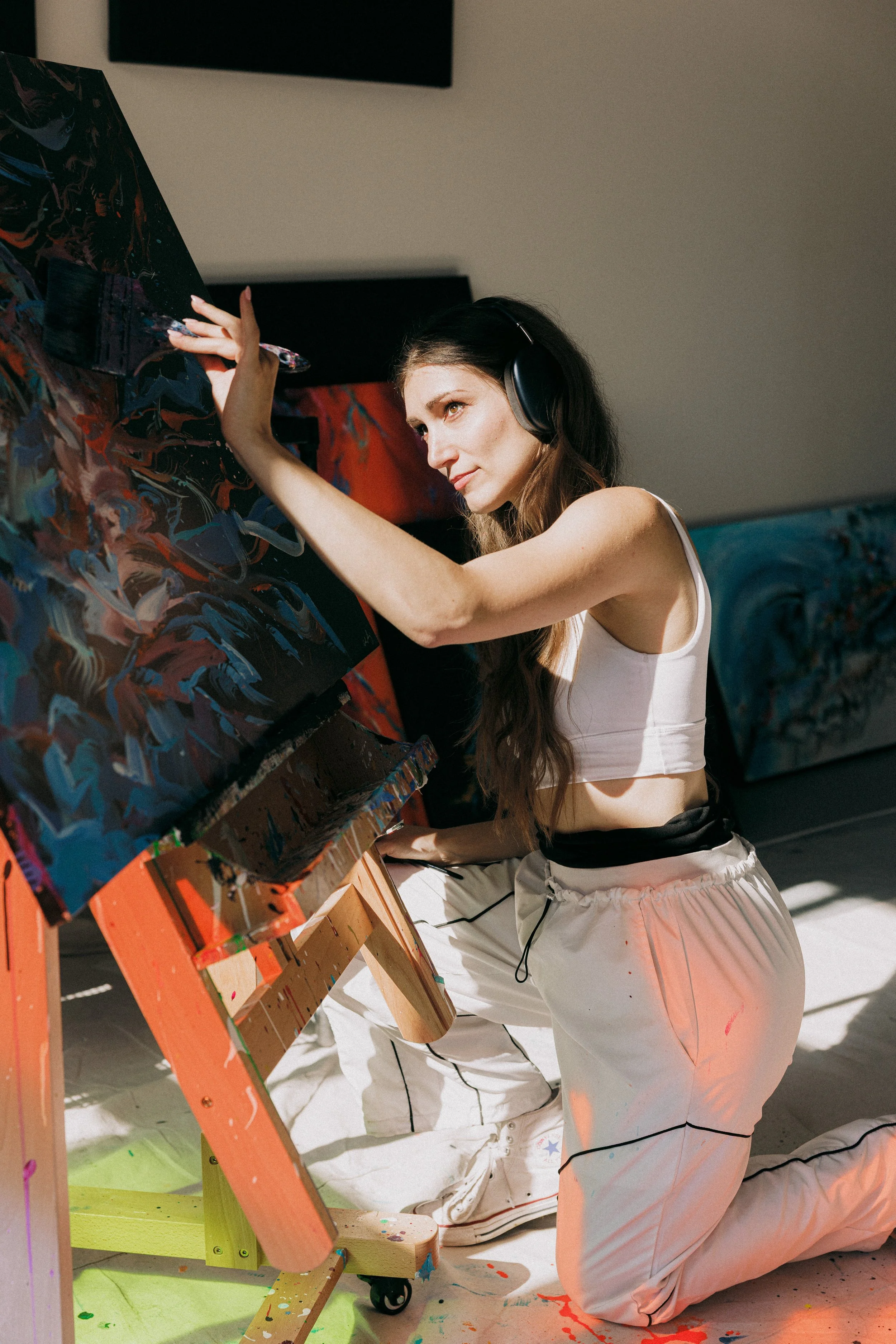 In studio with Sarah Kraning