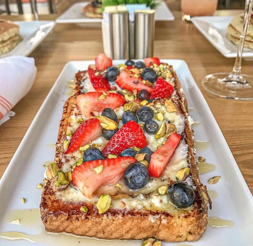 Happy Friday! Our honey ricotta French toast is ready to kickstart your weekend 😍🧡 We can't wait to see you for brunch!