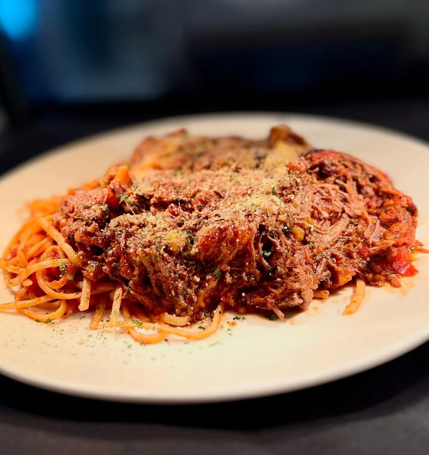 Short rib rag&uacute; over linguine. Just one of our featured items this weekend!! #shortribrag&uacute; #oanzarellos #panzarellosrestaurant #foodies #eatupland