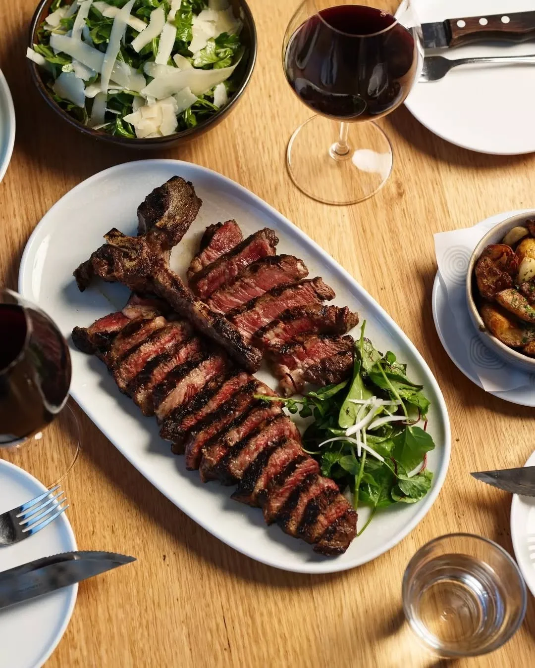 What do you mean you've left your festive shopping to the last minute?! It's ok, we got this! 💪

Order up a Hurricane's e-gift card online and your steak-loving friend, relative or colleague will have receive a gift card in their inbox within 24 hou