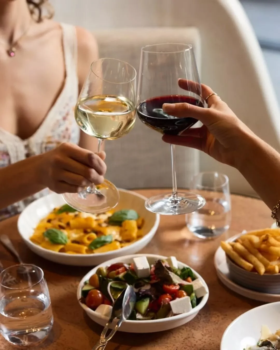 Searching for the perfect Mother's Day gift? Look no further than a Hurricane's e-gift card. Give the gift of delicious ribs and treat mum to her favourite drop of vino to go with her main of choice - be it a hearty pasta 🍝, succulent steak 🥩 or mo