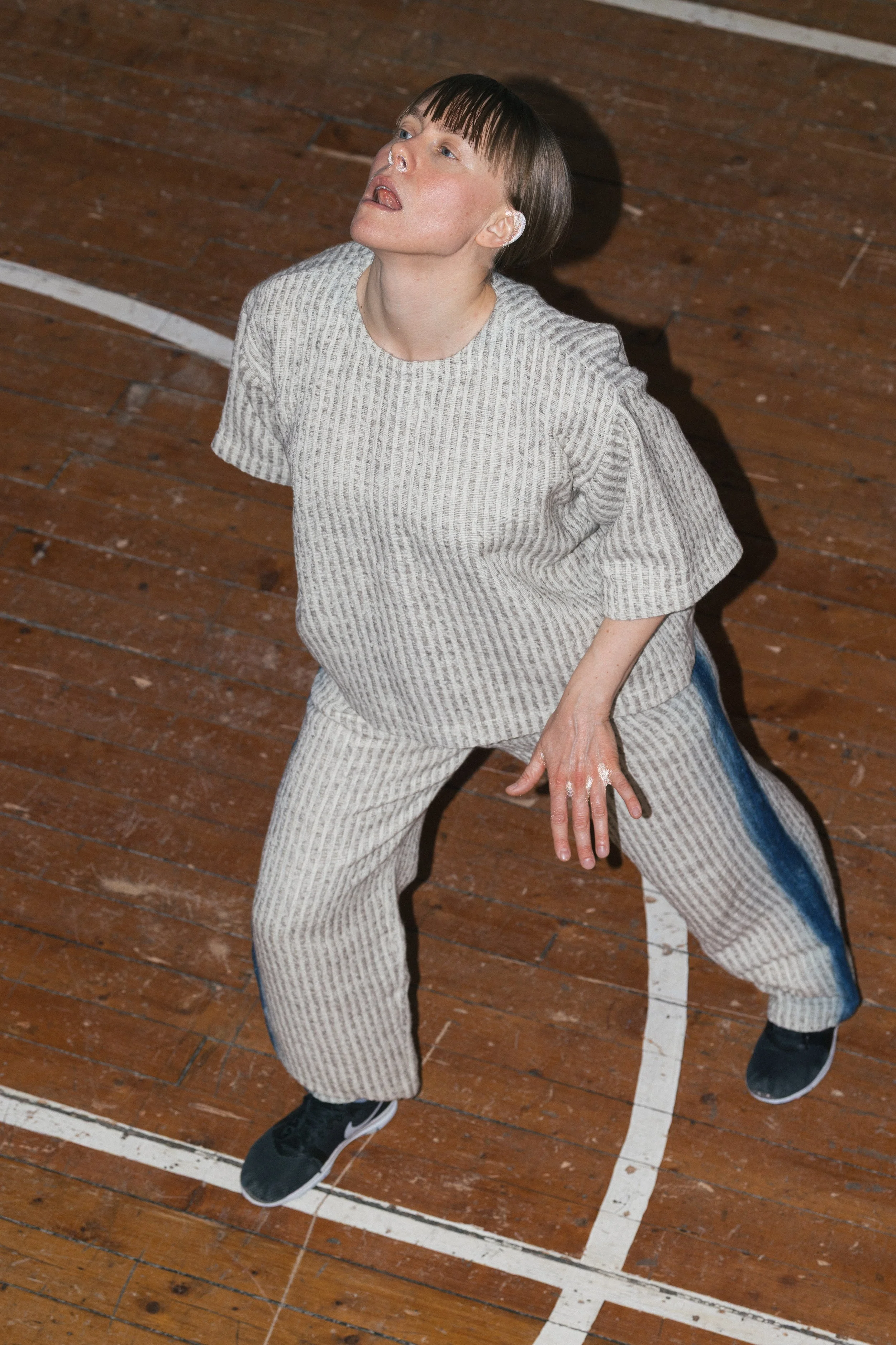 ganen, bak ørene, halebenet