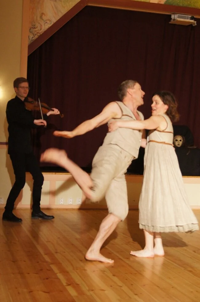 Utstilling 2 Danseforestillingen MØTE og dansefest med spelemannslag. 18.februar.JPG