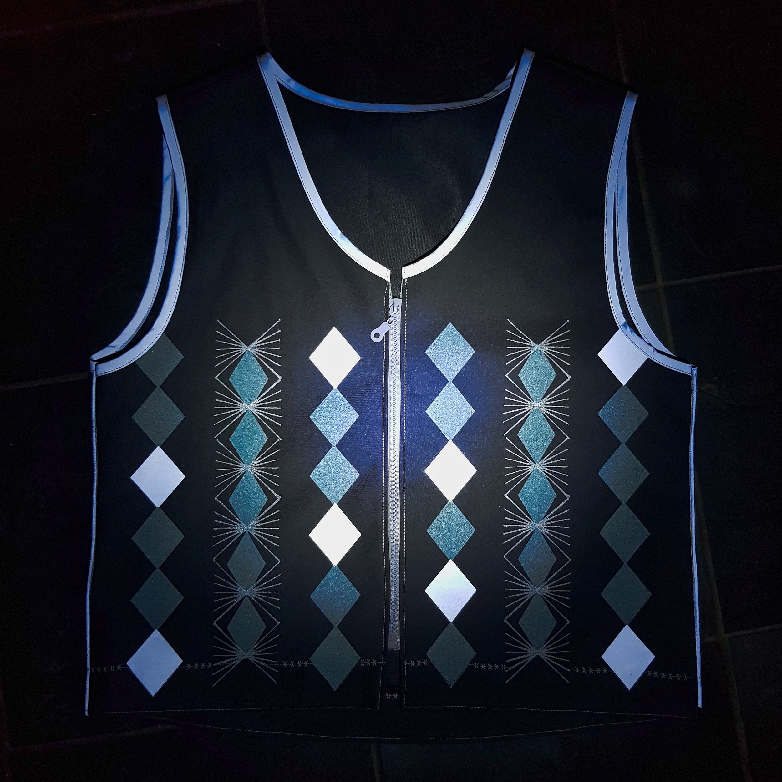 SparklewearAnthraciteFrontFlash.jpeg