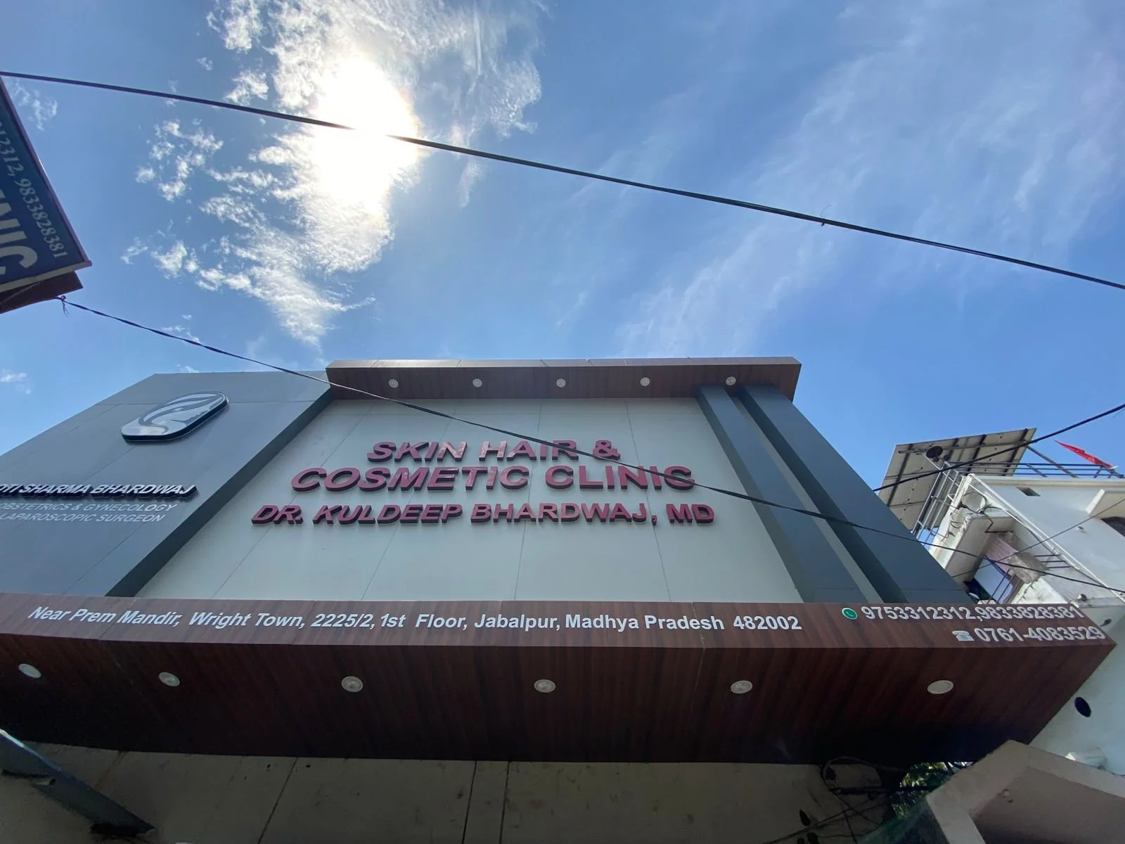 "Near Prem Mandir, Wright Town, 2225/2, 1st Floor, Jabalpur, Madhya Pradesh 482002, India" location corresponds to the location of Skin Hair and Cosmetic clinic, Dr Kuldeep Bhardwaj, MD