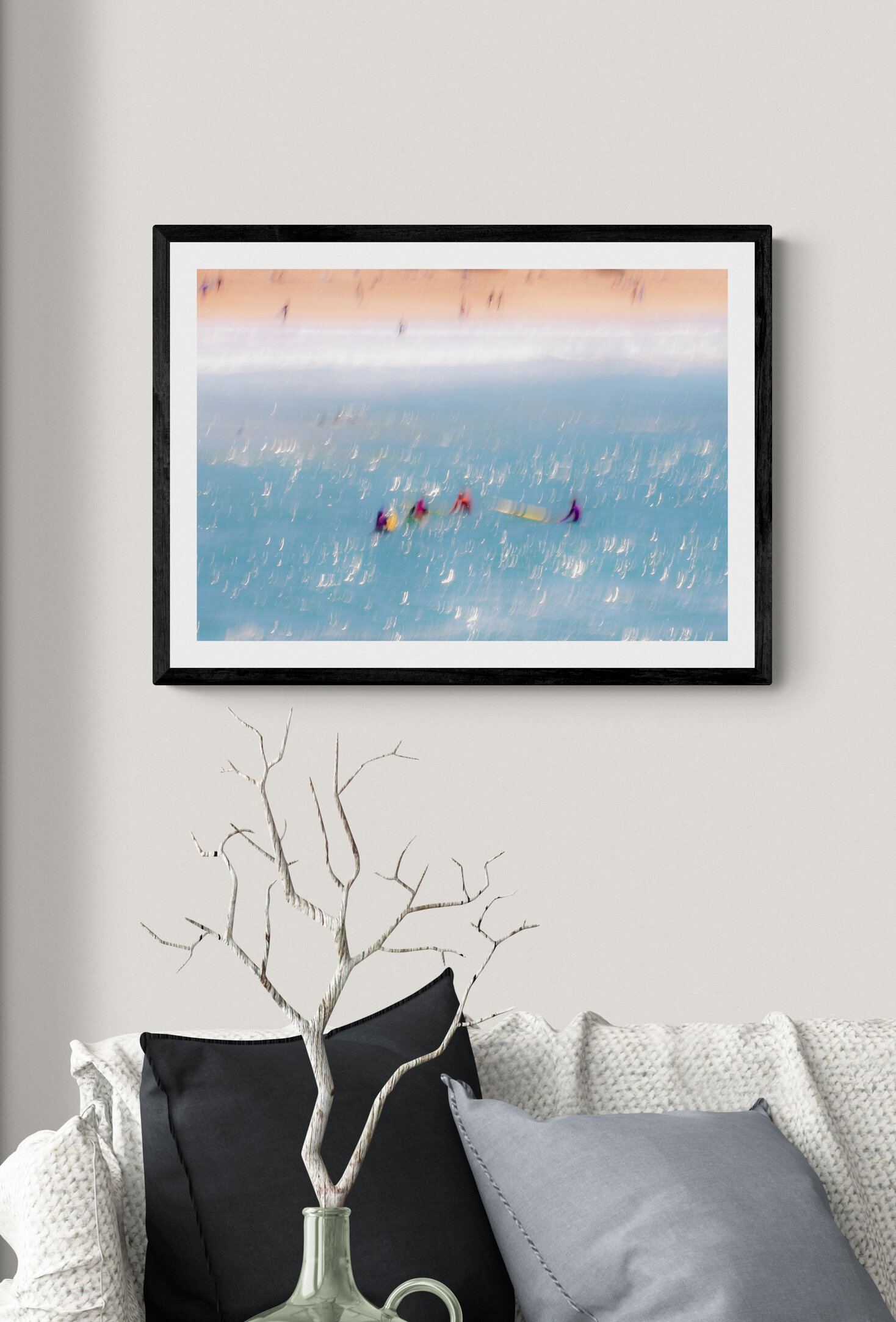 Scandinavian_interior_with_small_feature_wall.jpg
