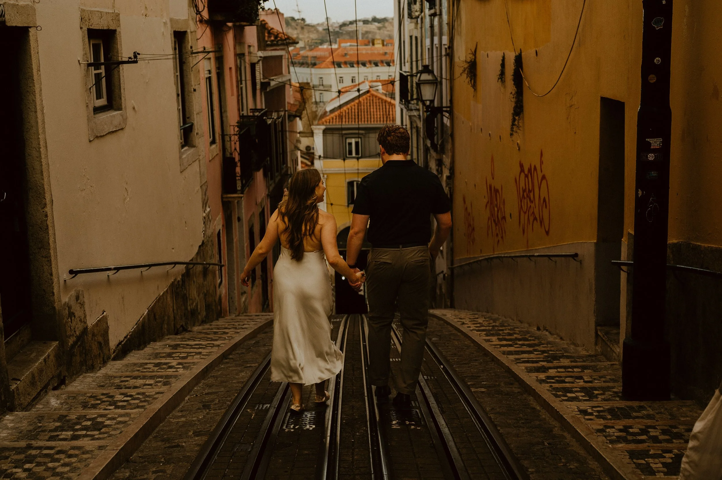 How to Avoid Tourist Traps in Lisbon