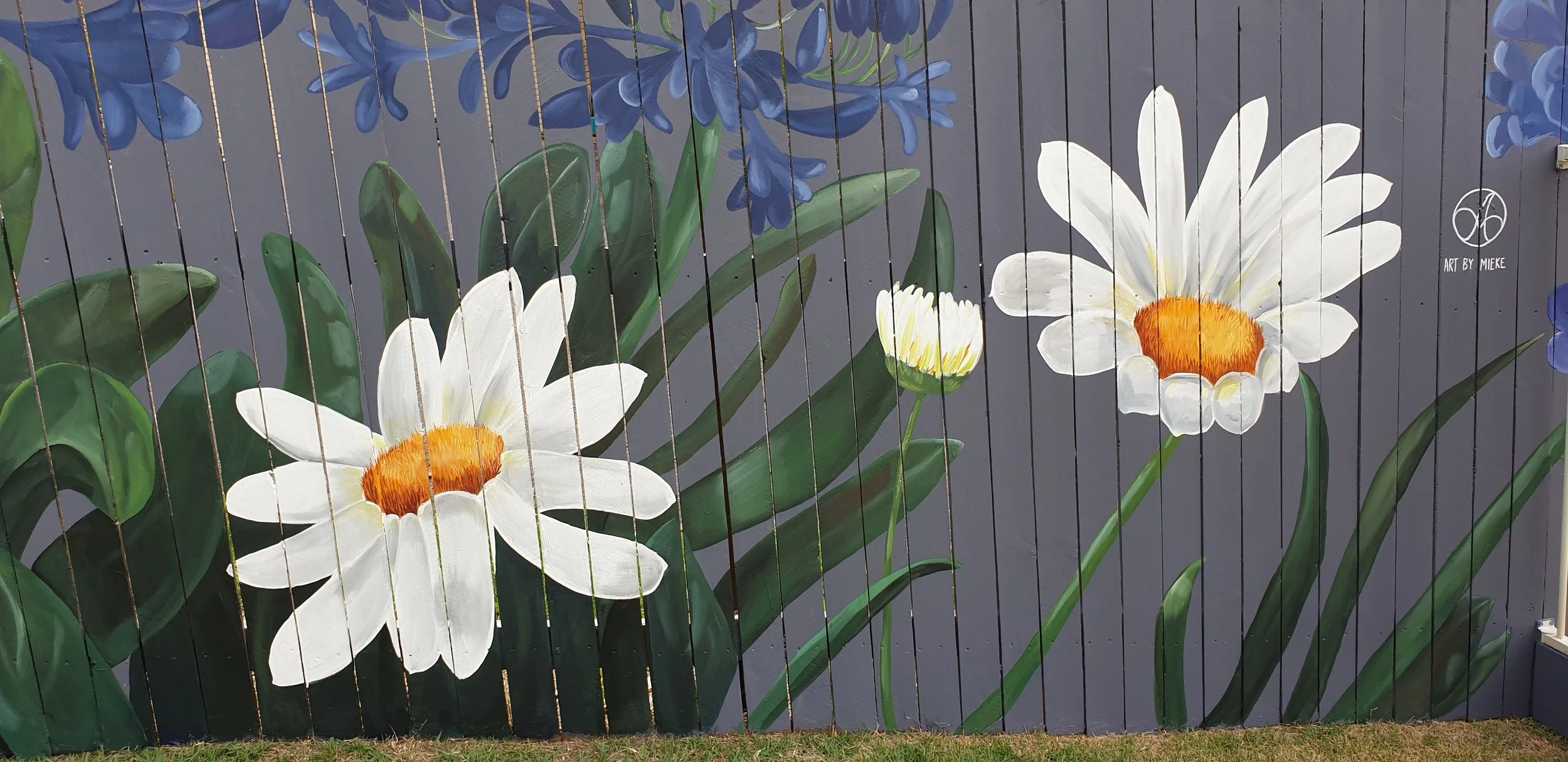 Artbymieke_flower mural fence