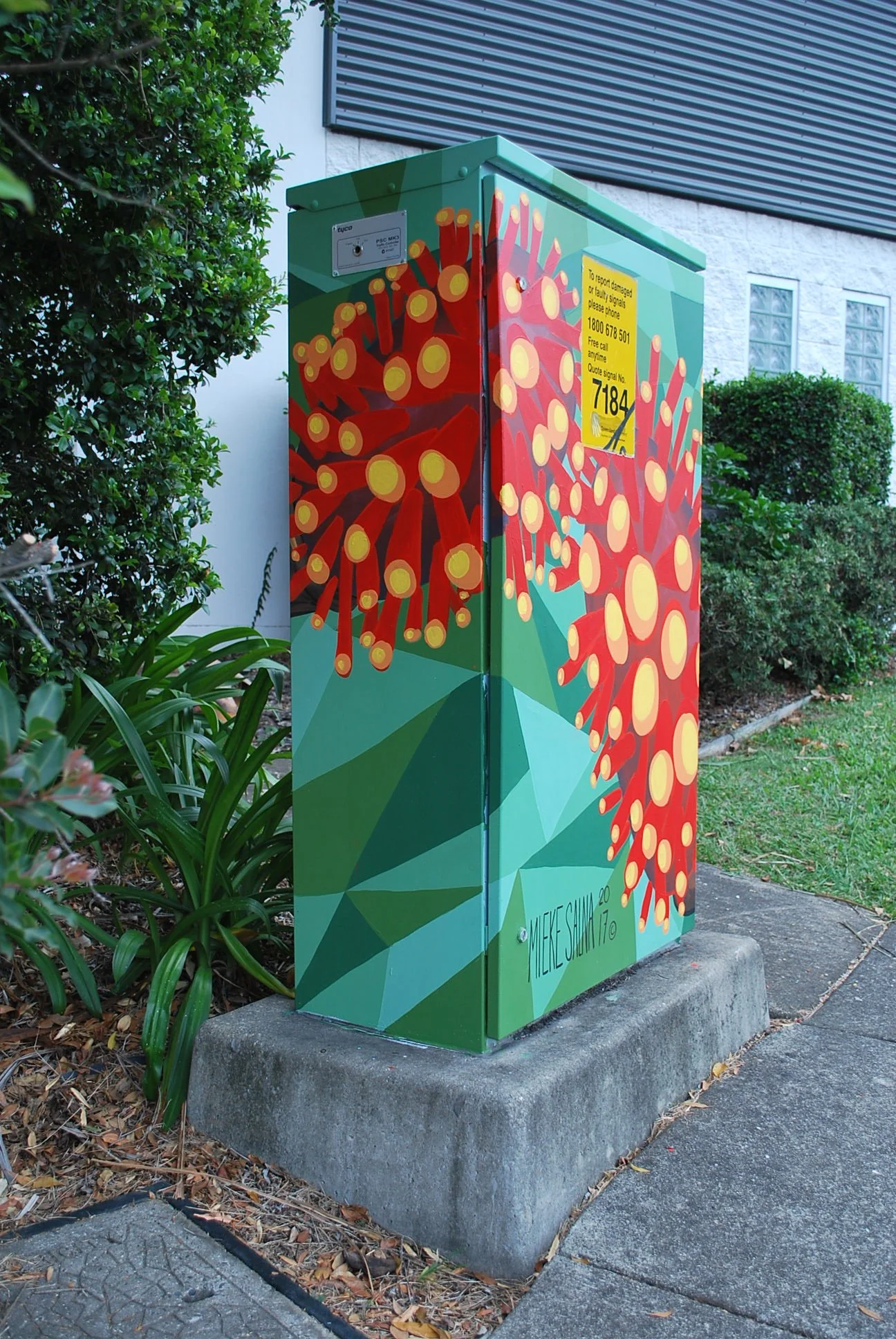 Artbymieke_traffic signal box_Sippy Downs