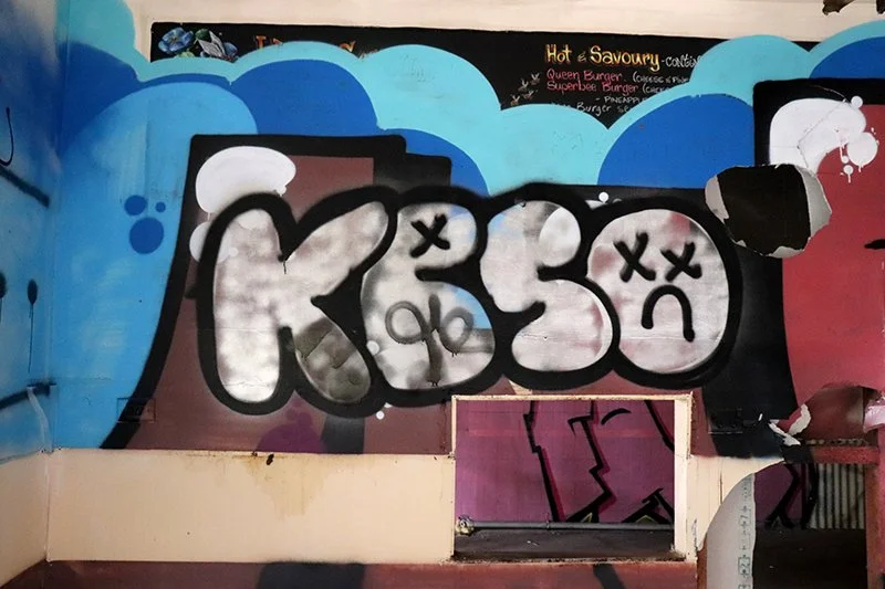 Artbymieke_Wall Stories_Superbee blackboard.jpg