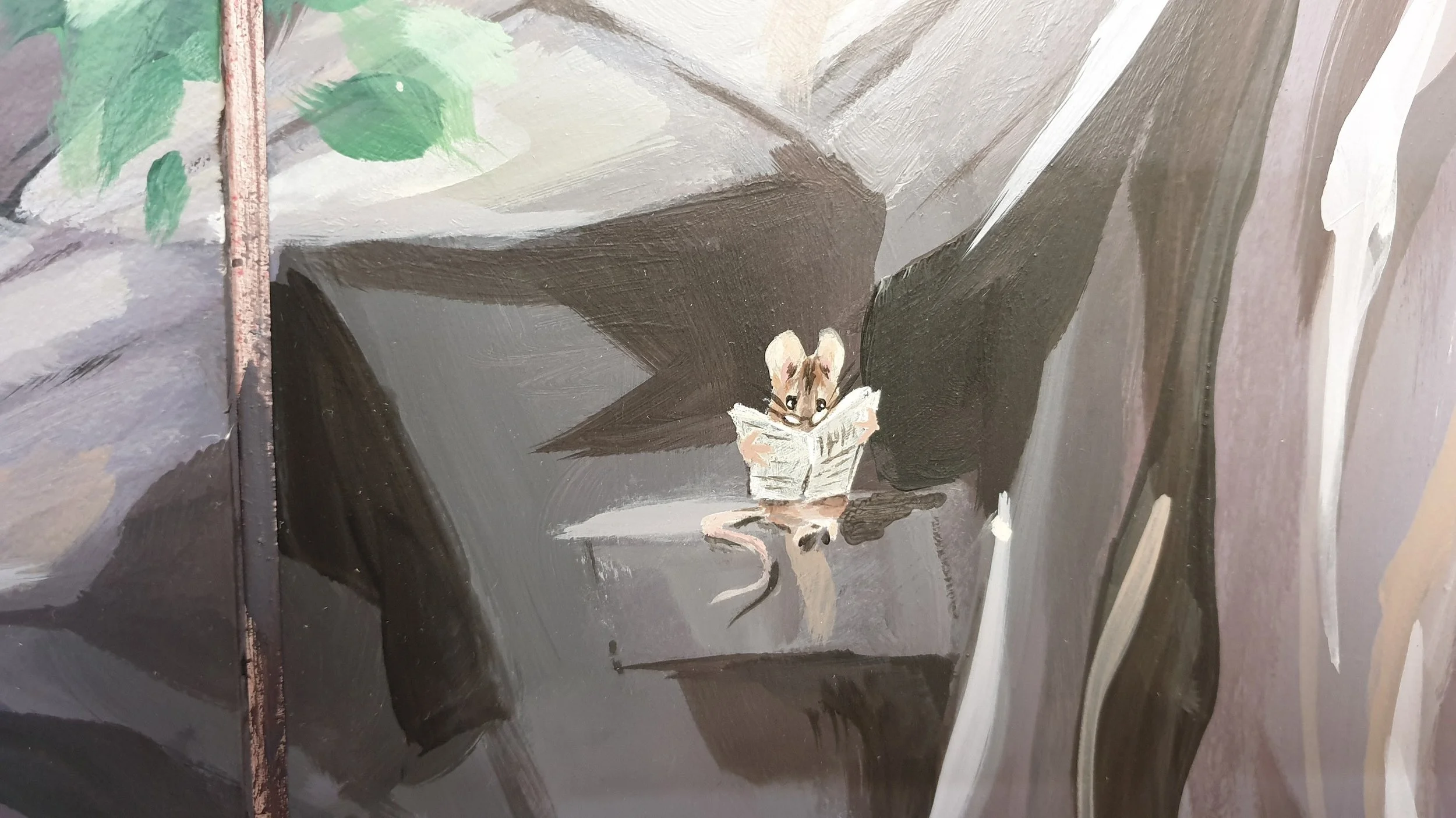 Artbymieke_illusion wall_detail_mouse reading paper_Beatrice potter