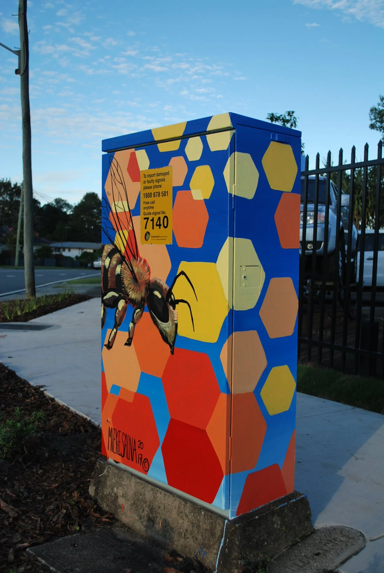 Artbymieke_traffic signal box_Yandina