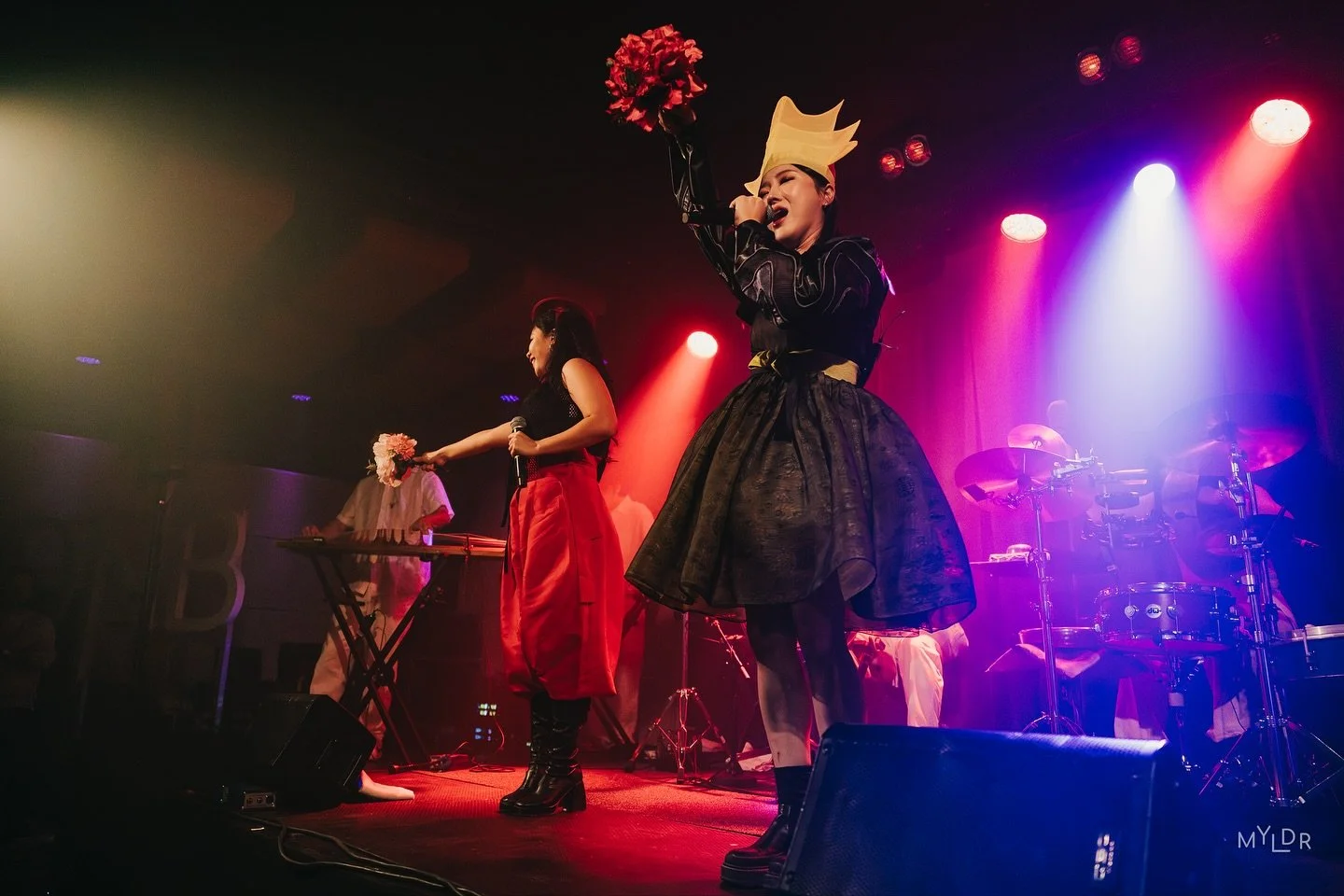 Vi er i gang med siste dag av Molde Mundo 2025 med et (UTSOLGT) Ritmos Brasileiros (barnekonsert) p&aring; DNB-scena Die Tankstelle💃🕺🏻

Resten av programmet for i dag:
20:30 NB! F&Aring; BILL IGJEN Ko Shin Moon (Frankrike) // Fuzzy Platebar
22:00 