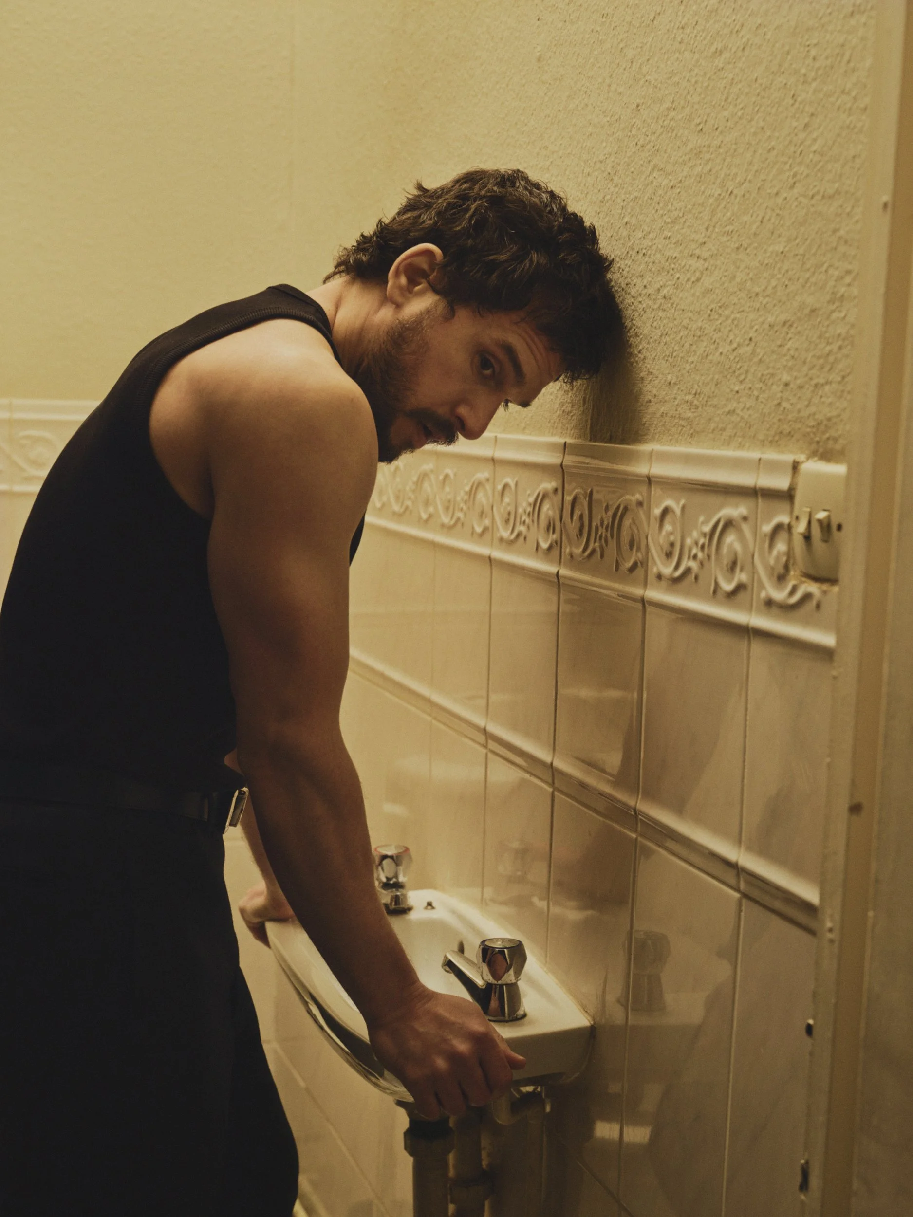 260313_MAN_ABOUT_TOWN_KIT_H_SHOT-02-013_v2_LR.jpg