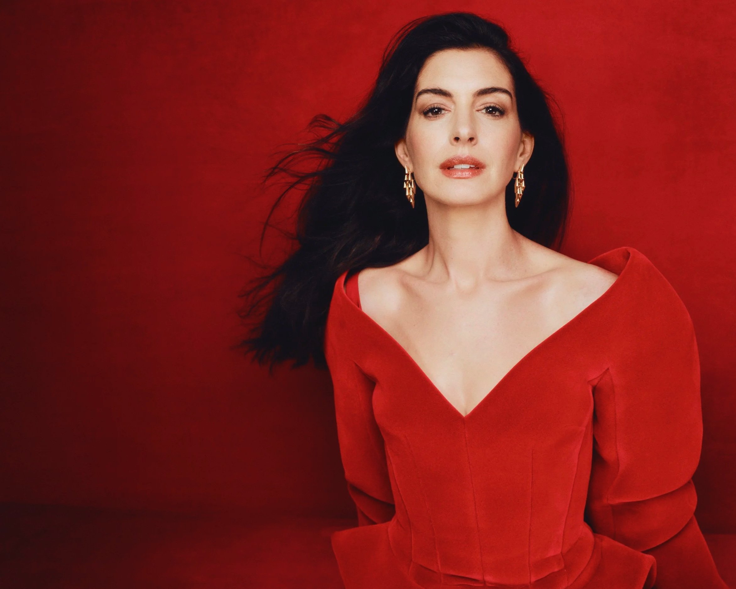 People Feat Anne Hathaway
