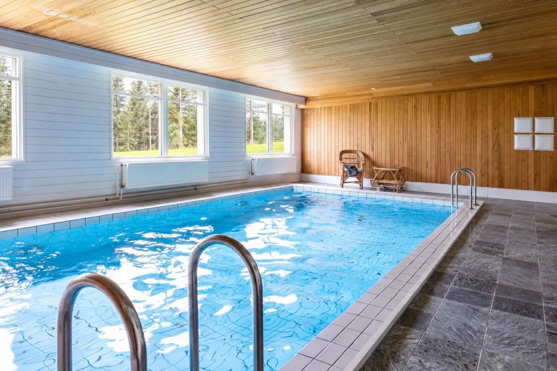 12_HoNS_Indoor_Pool.jpg