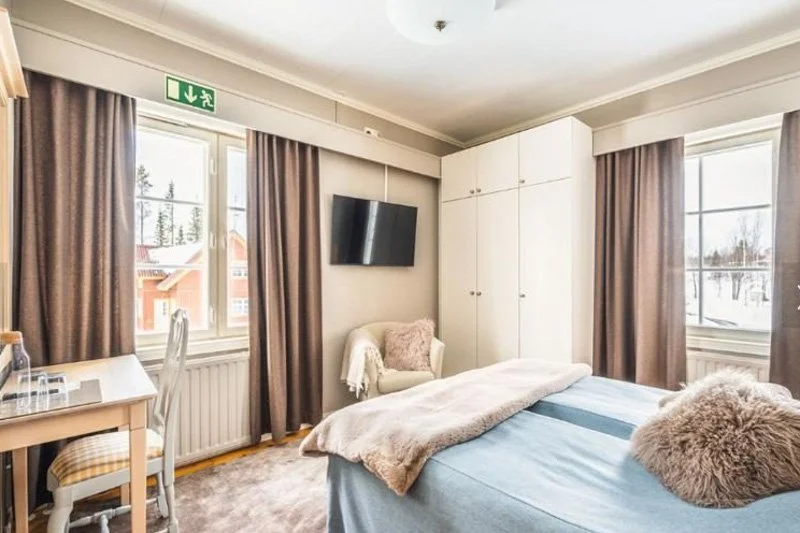 05_Cozy_Double_Room_Example.jpg