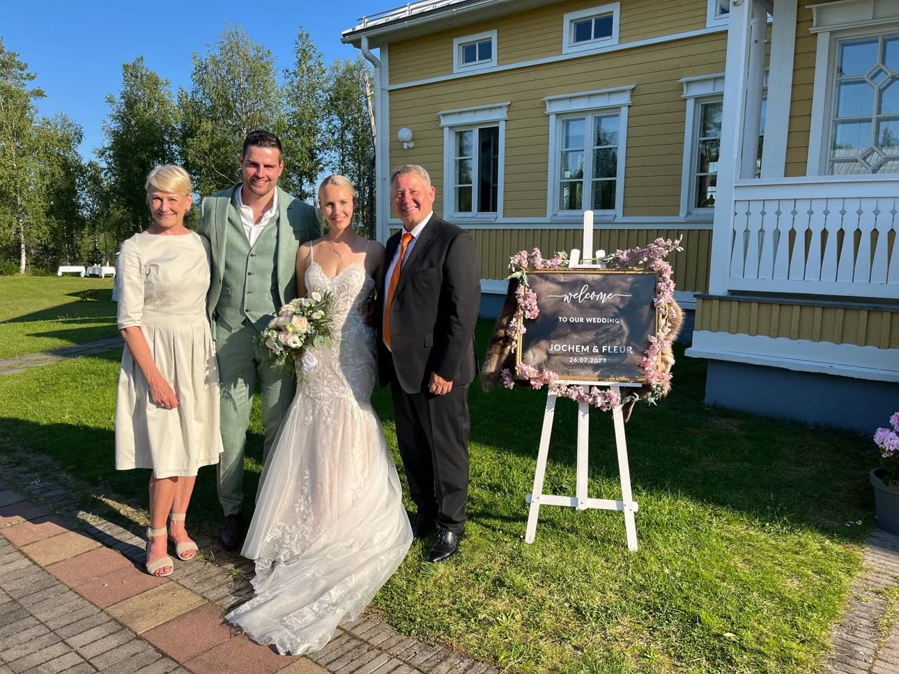 Hääpari ja House of Northern Sensesin isännät