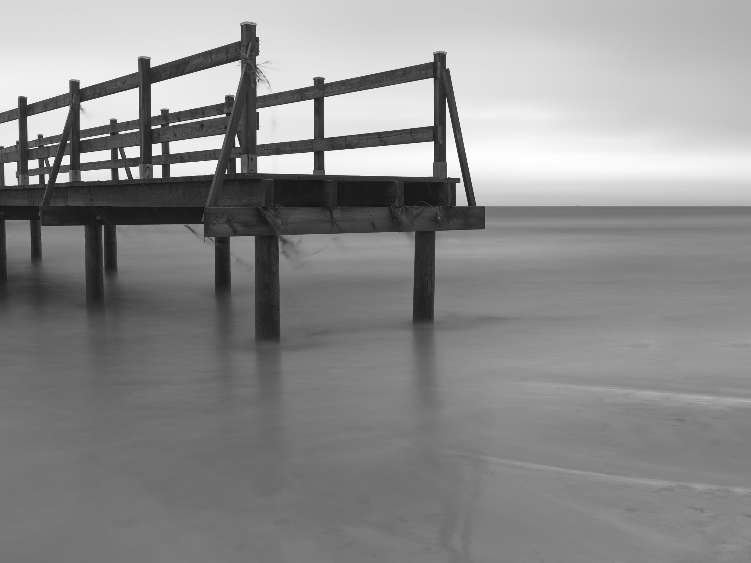 Bryggan trasig_0007bw.jpg