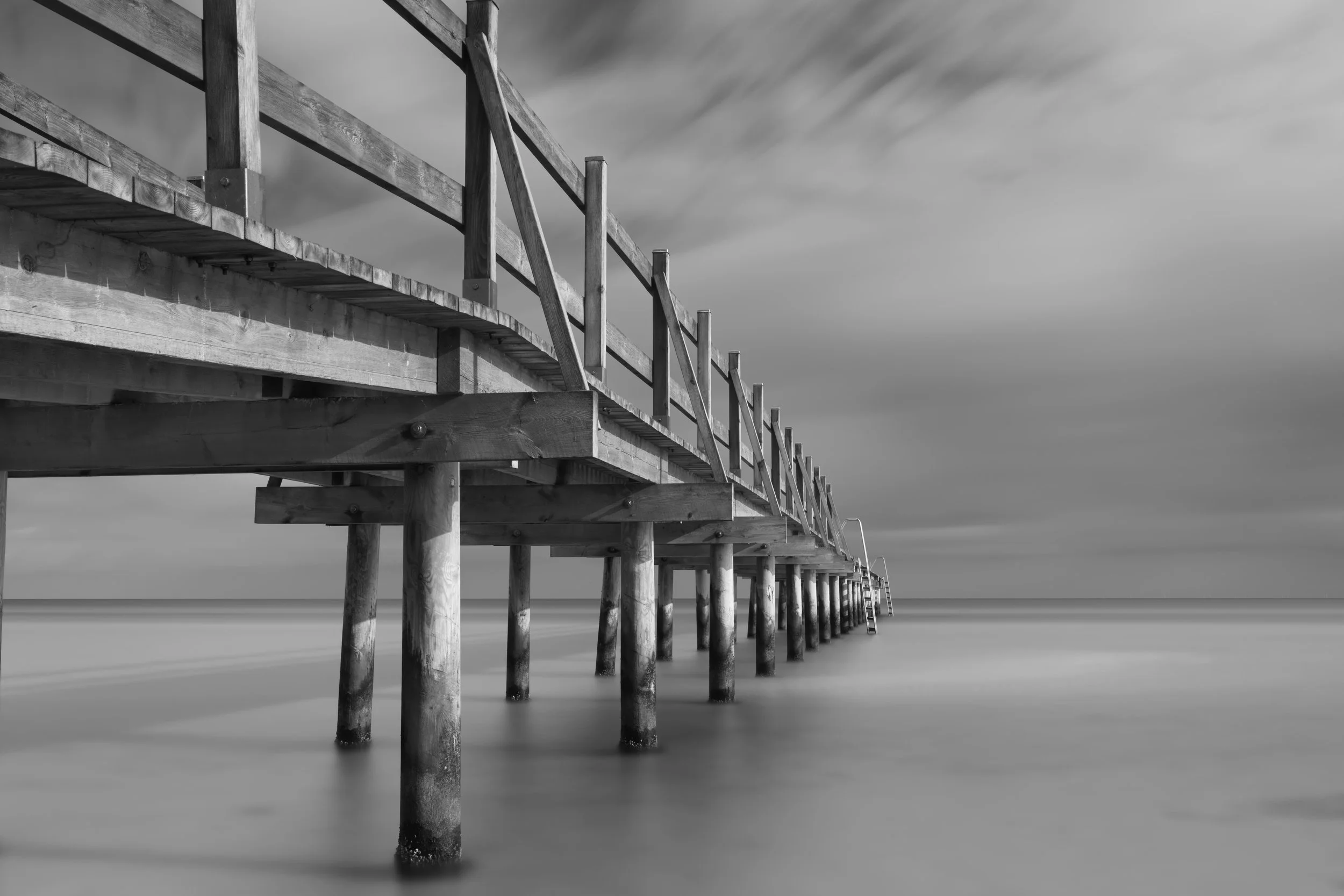 2022-08-28_Bryggan och stol_0017.BW.jpg