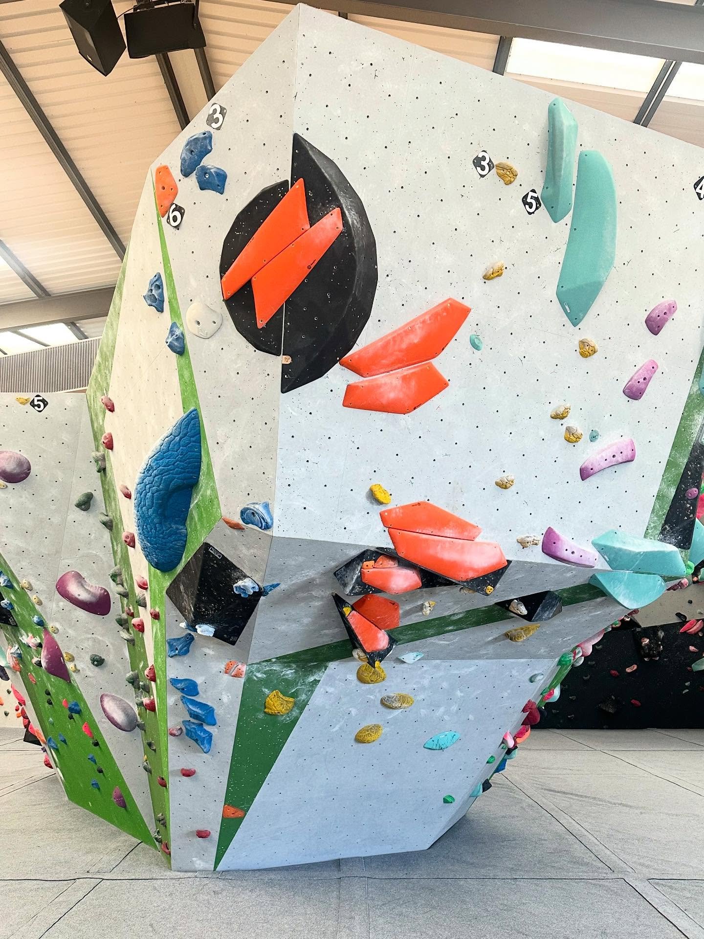 🧡🍊Avid Christmas challenge - Send the orange before the new year! Grab proof, join the elite and welcome a free coffee and cake on us!

Since our Suffolk Bouldering Championship we&rsquo;ve only had 1 official send of this project&hellip; come on d