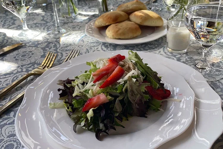 Oink-Balsamic-Salad-Dinner-Rolls_cropped.webp