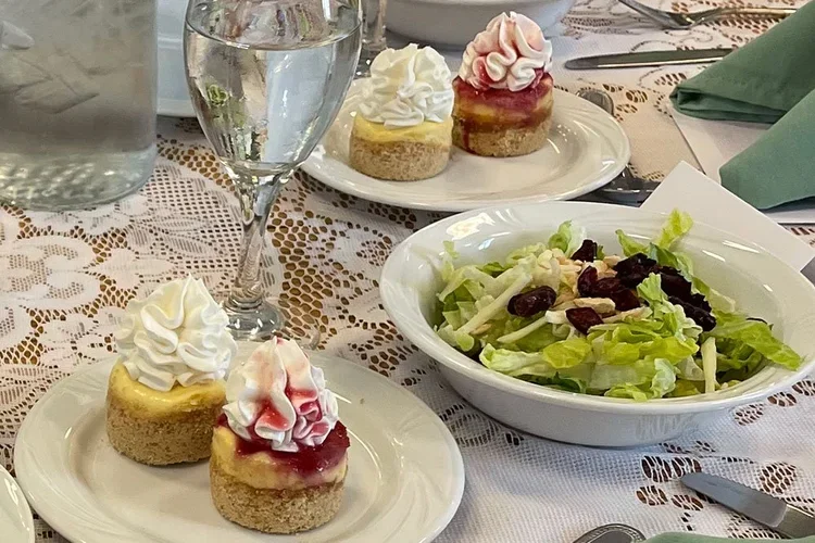 Oink-Cheesecakes-Lemon-Poppy-Seed-Salad-cropped.webp
