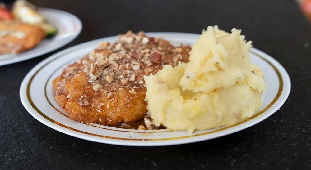 Oink-Honey-Cashew-Chicken-Yukon-Gold-Mashed-Potatoes-cropped.webp
