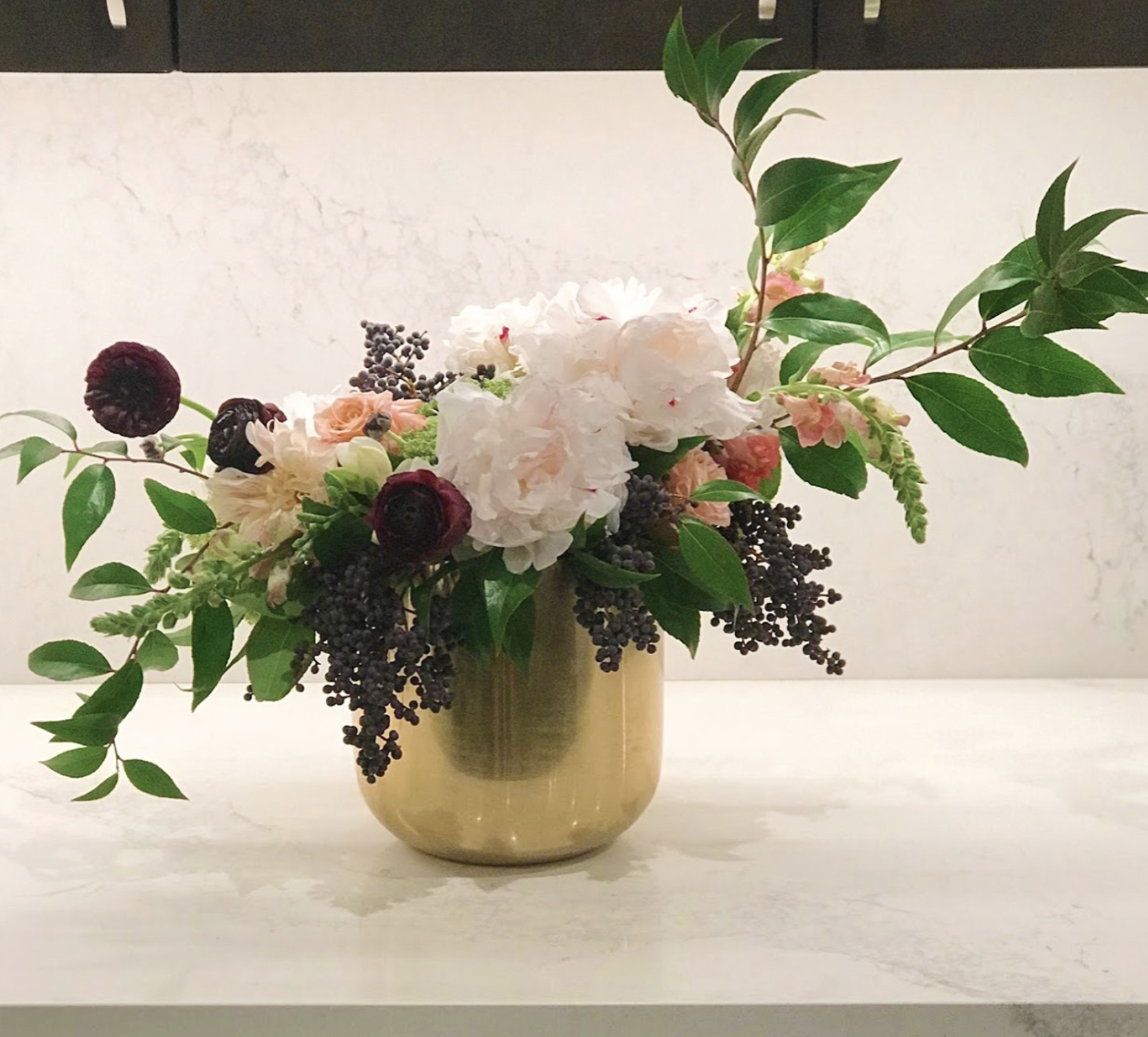 Matthiola Incana, Ruscus, Lisianthus, Rose, Cloony Ranunculus, Peony, and Indian Hawthorn Berry