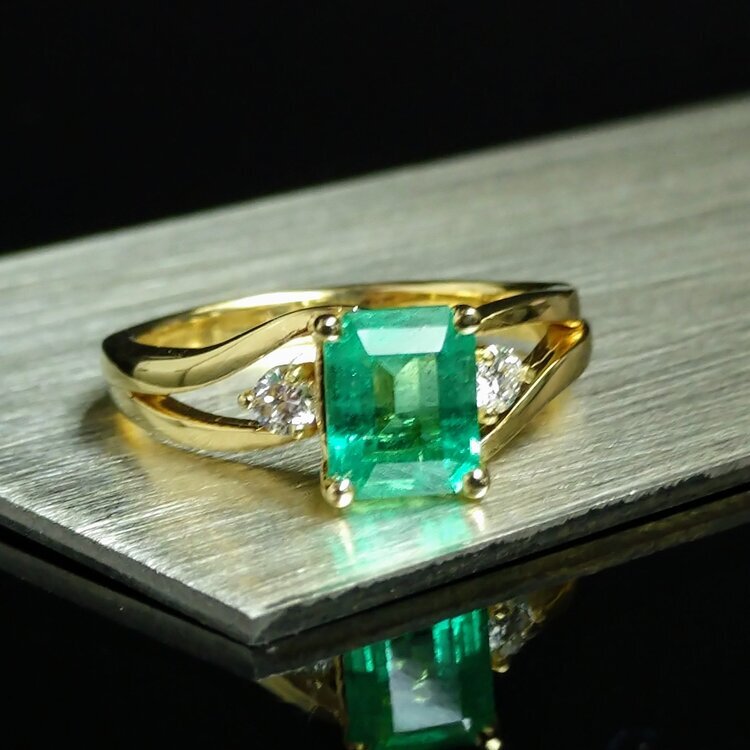 0.98ct Ethiopian Emerald Ring The Gem Vault