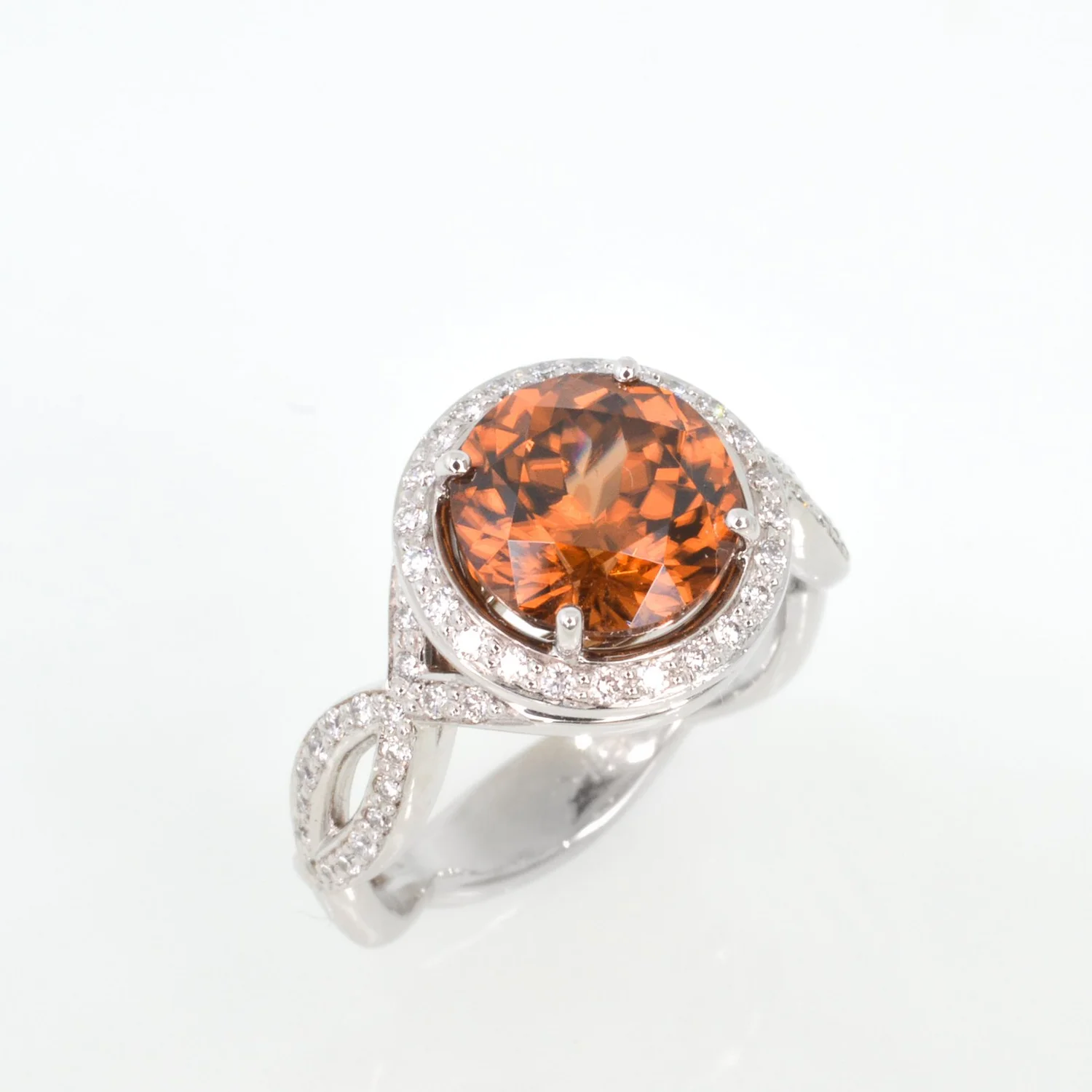 Pierres et Minéraux. Zircon blanc . Rond . IF-VVS. ( vendu à l'unité ). Afrique. - Achat / Vente
