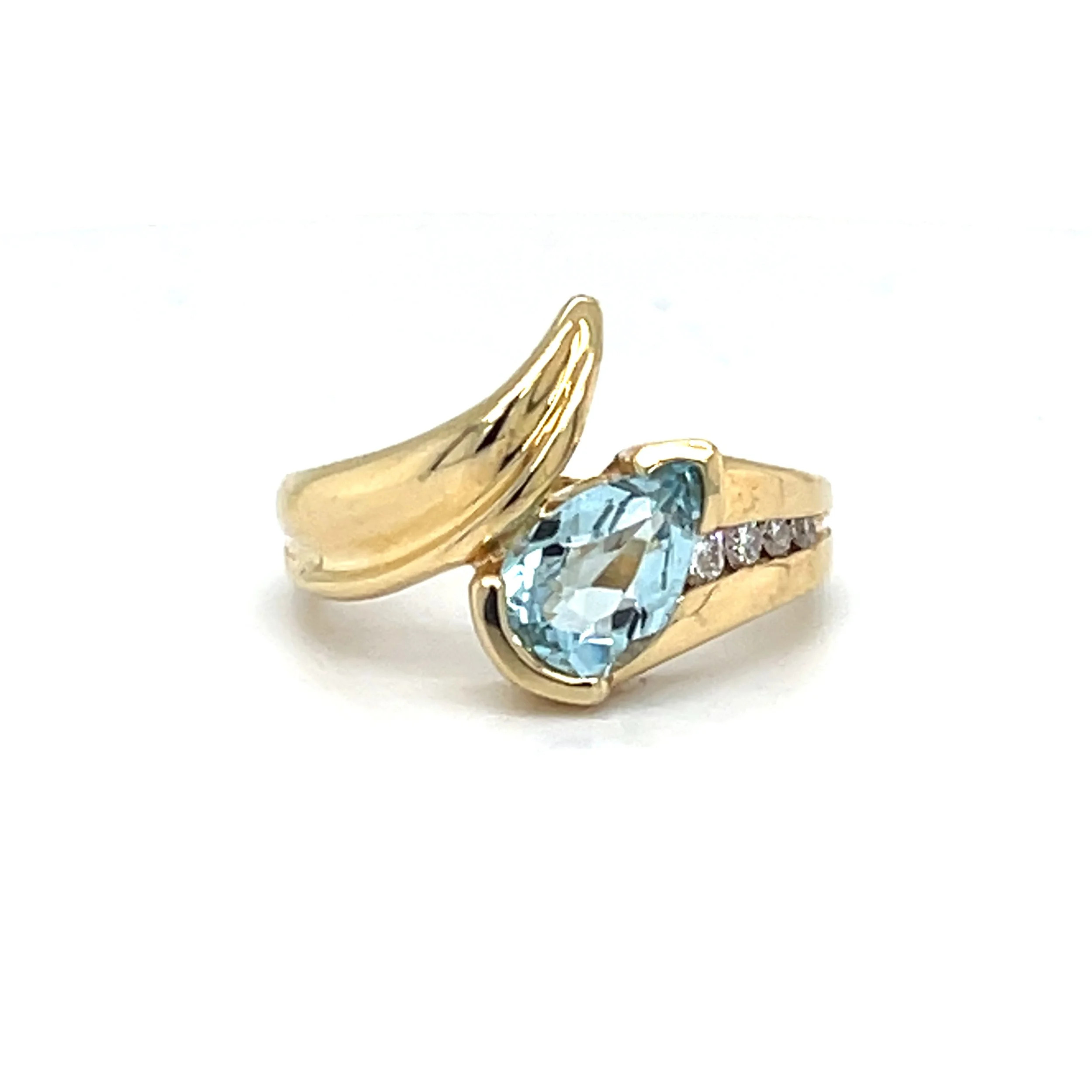 1.01 ct Aquamarine & 0.11 cts Diamond Ring