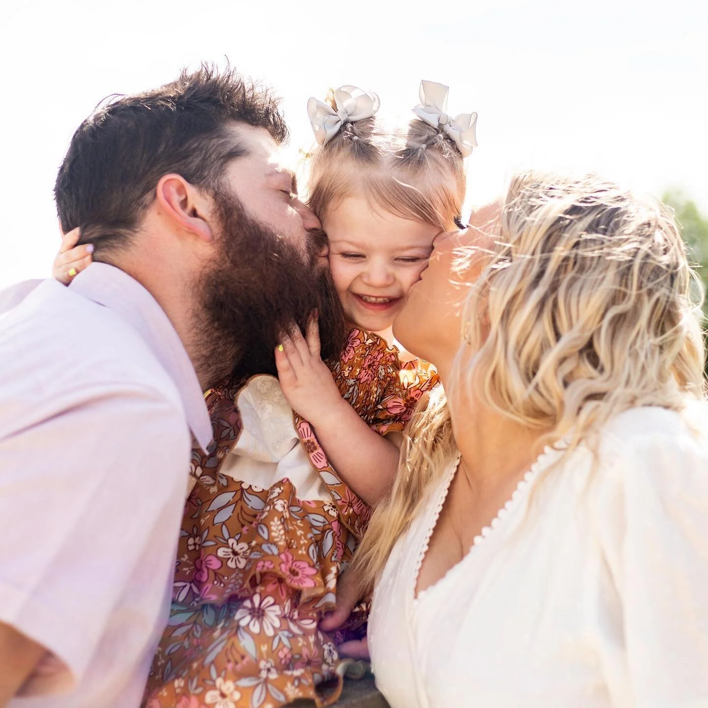 This freaking adorably lovely family from tonight&rsquo;s photoshoot!! 🥰😍