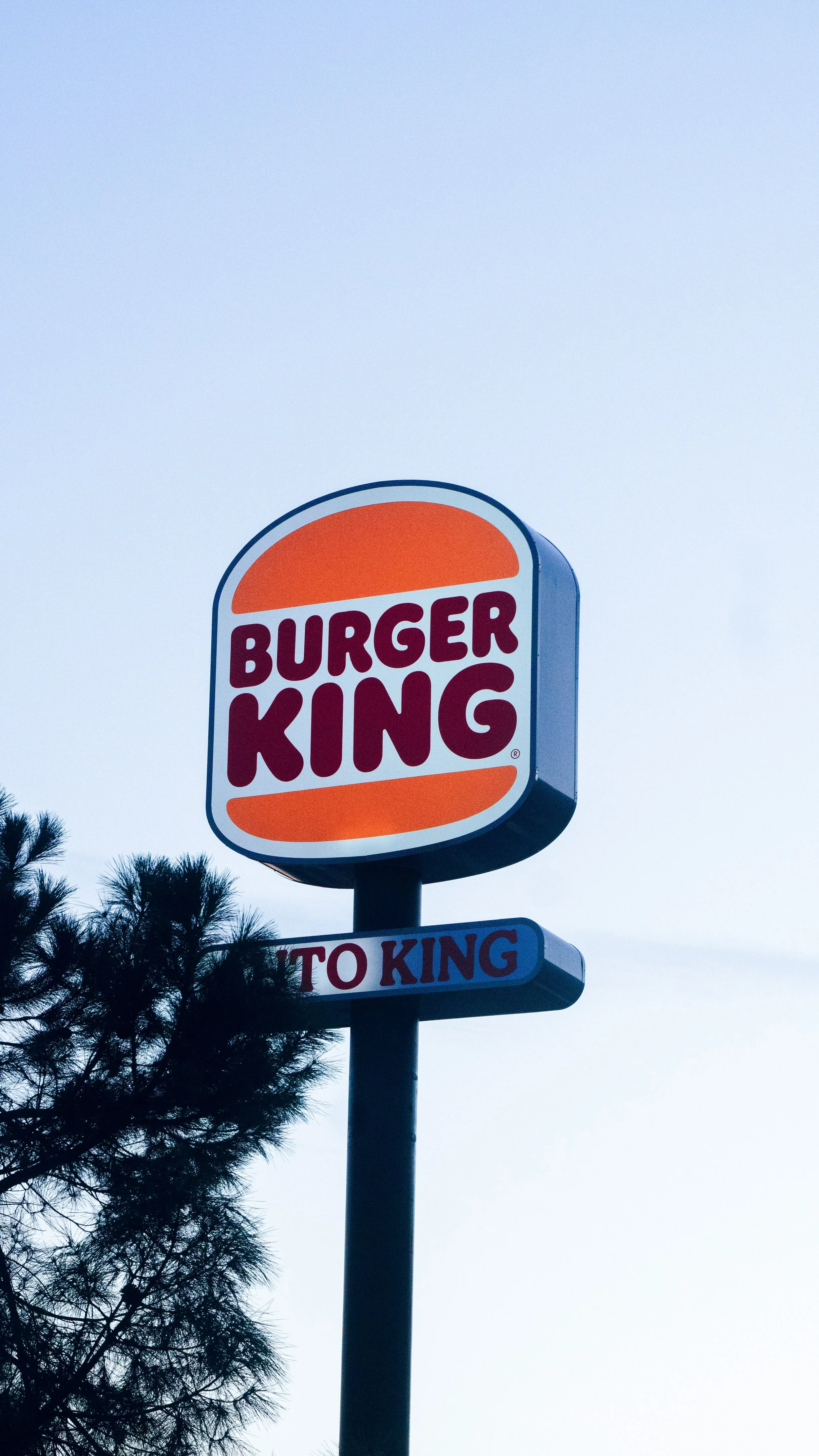 Burger King’s AI ‘Friendliness Tracker’: Privacy Concerns in Employee Monitoring