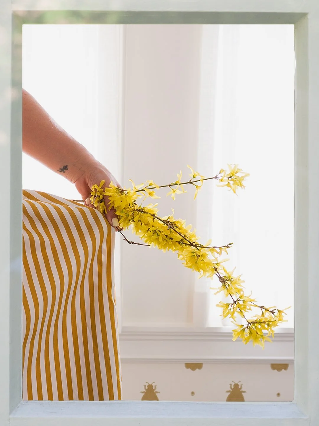 Forsythia - how kind! The bees will be delighted. #buzzingwithjoy #happyspring 💛💛