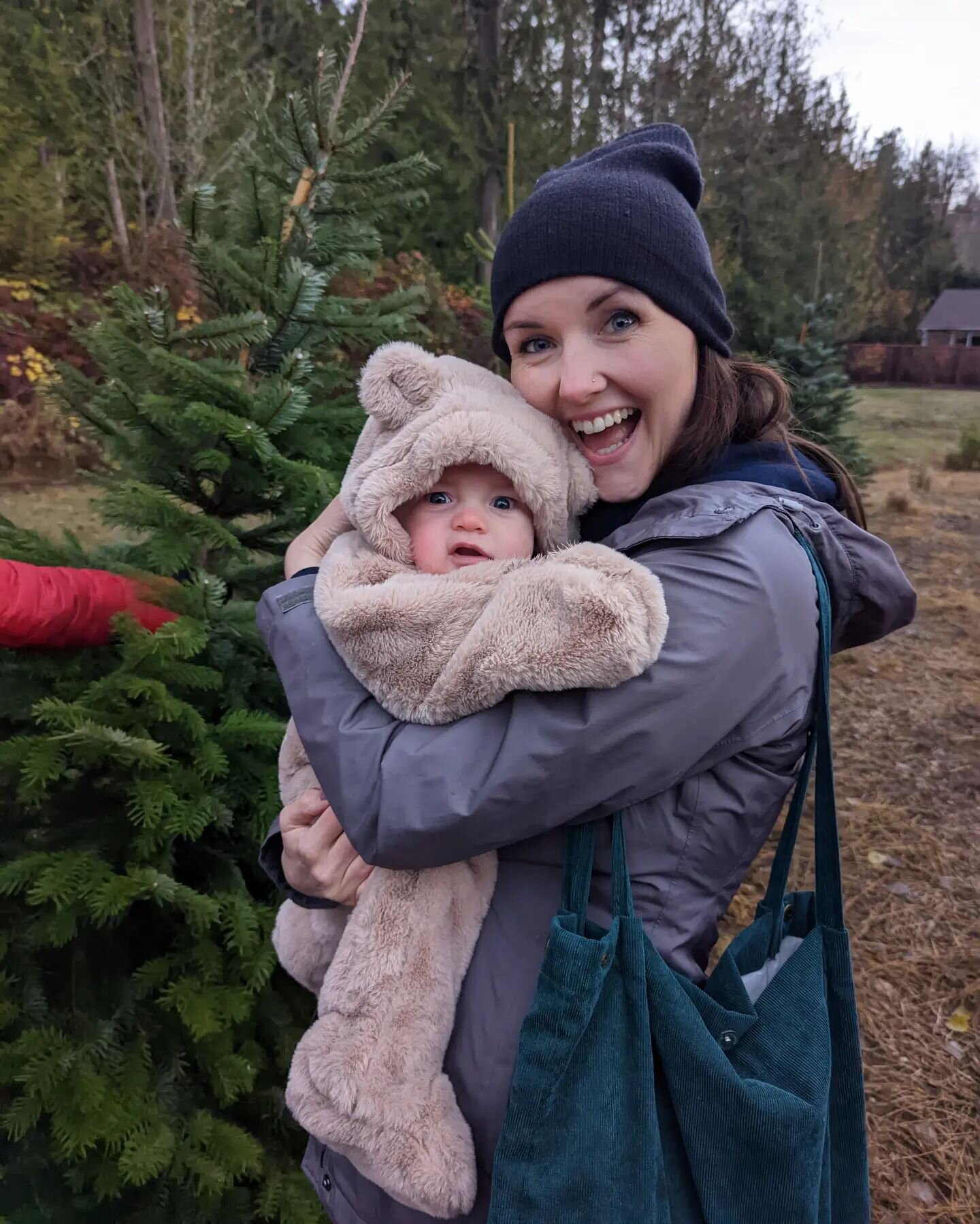 #babiesfirstchristmas little Koa the #nomadbaby suited up for #coldweather 🐻 with his beautiful momma @ava_waits