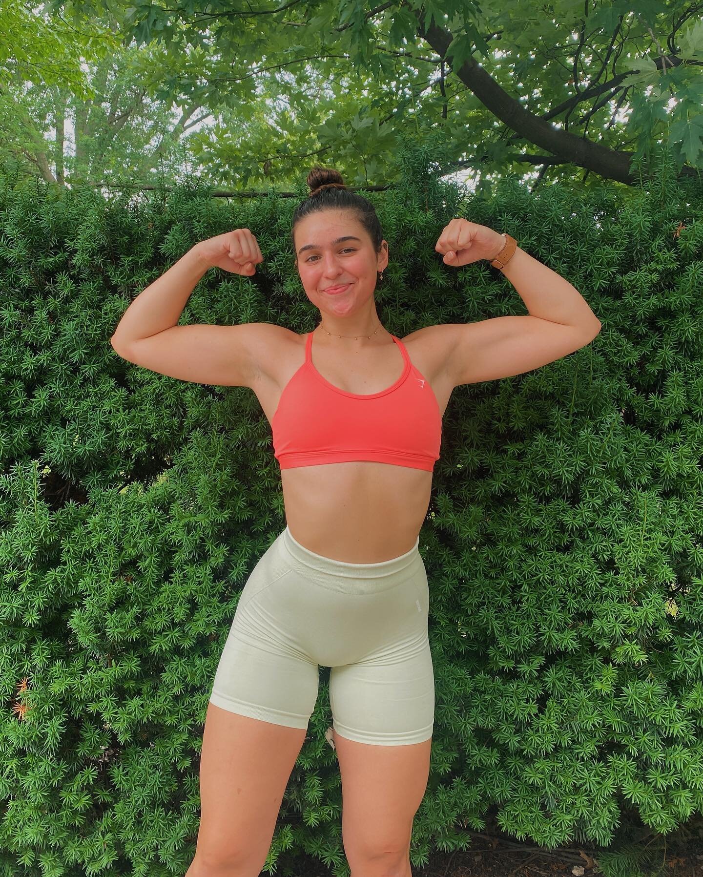 nothing like a sweaty upper bod workout to kick off the week 💪🏼❤️&zwj;🔥👊🏼

you already know I&rsquo;m sharing yet another work out with you from my new app! I&rsquo;ve been getting such great feedback from all of you and I&rsquo;m so excited to 