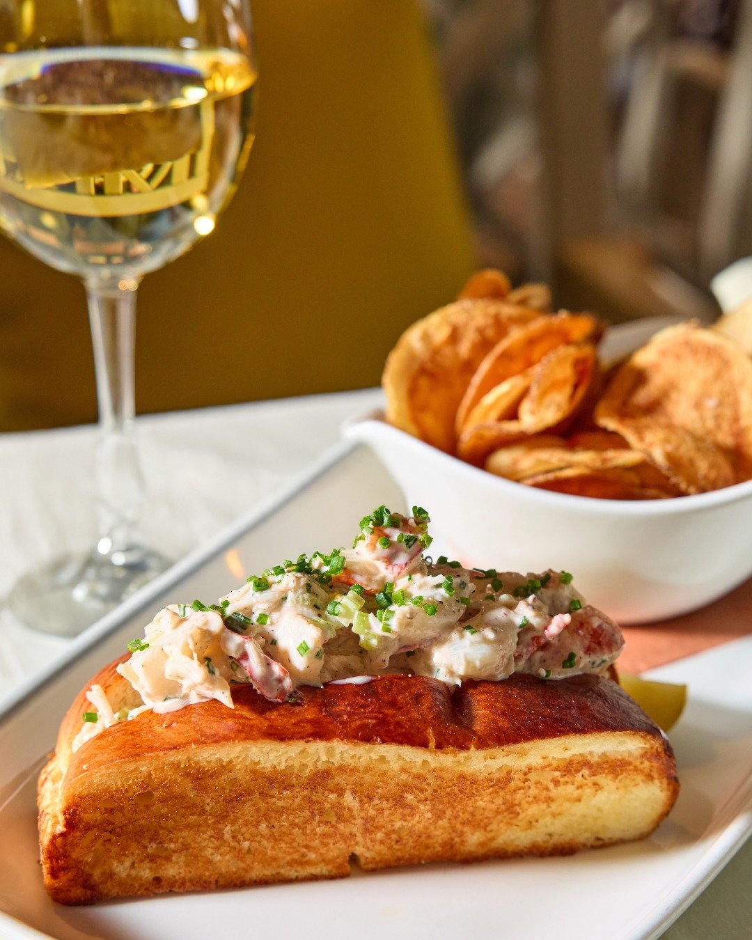 Celebrate Dad in style this Sunday at brunch (also, #nationallobsterday!). Consider celebrating with our classic Lobster Roll, or dig into festive specials from Chef Nick Deutmeyer - think a 30-Day Bone-In Kansas City Sirloin with Crab-Stuffed Mushro