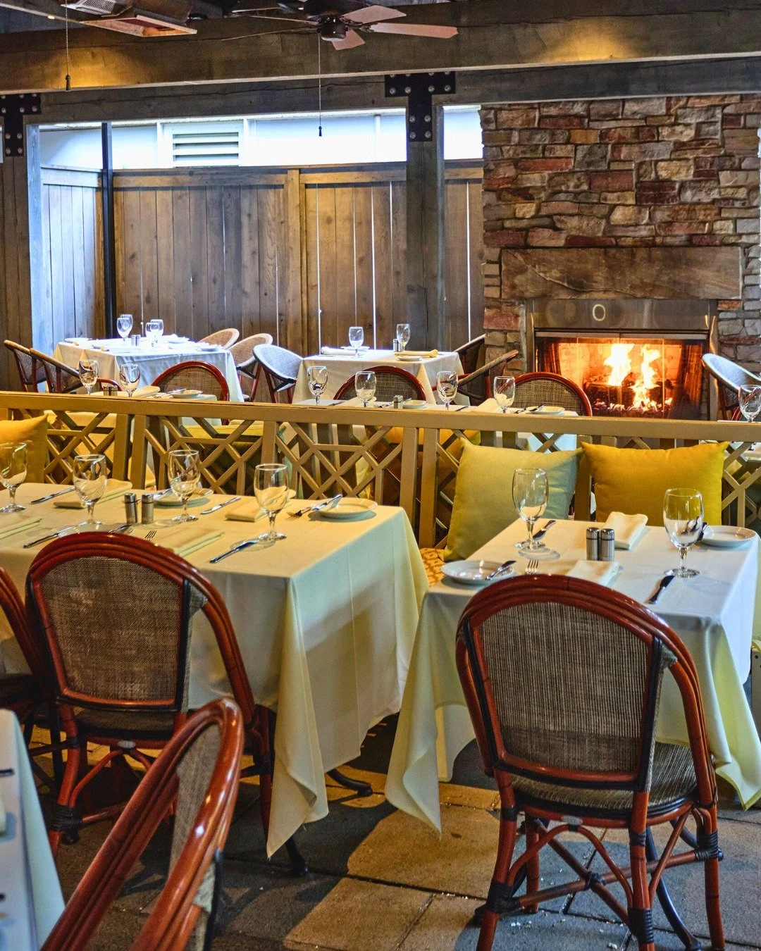 Experience our refreshed Terrace, complete with overhead heaters and a roaring fireplace. Perfect for weekend brunch, celebratory dinners, or midday drinks with friends.

📸 @briansamuelsphotography