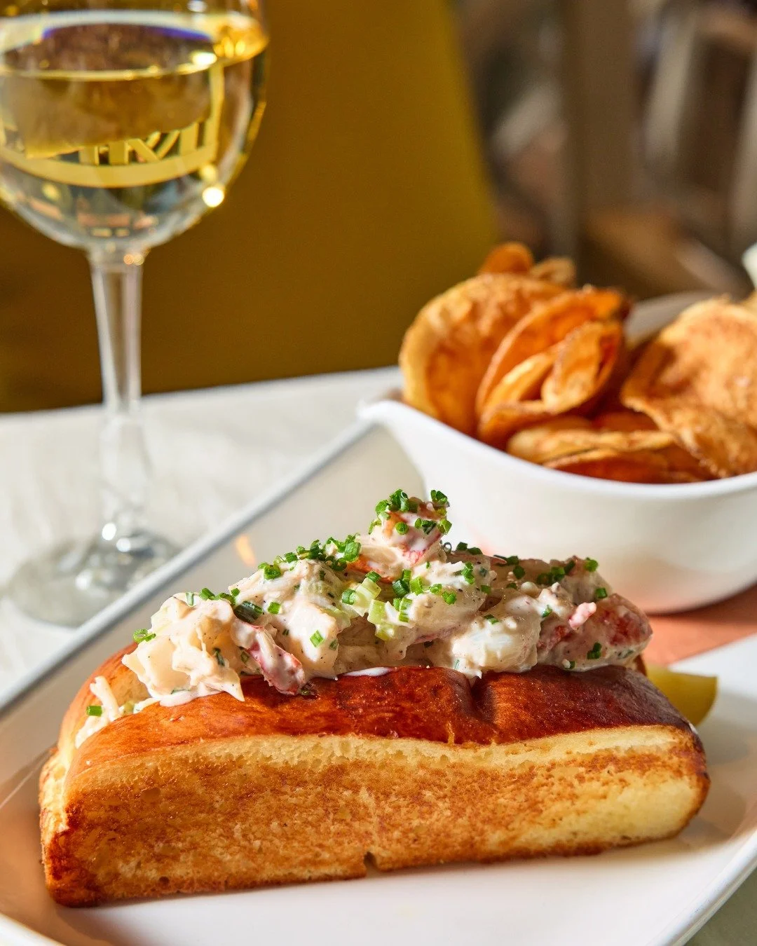 Lunch done right: juicy lobster on a grilled roll with house made chips. Served in our dining room, bar, and heated terrace daily.

📸 @briansamuelsphotography