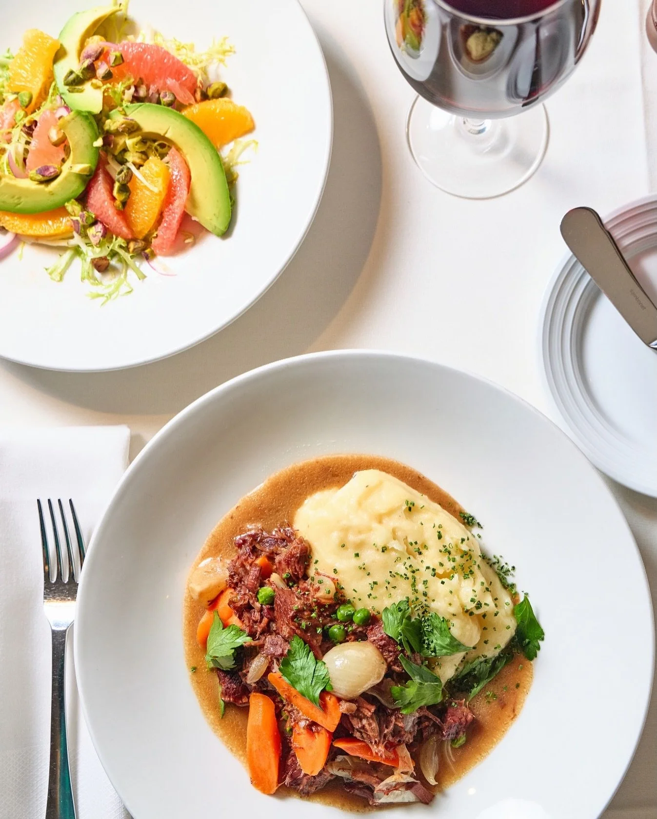 Join us Monday through Friday for our new Chef&rsquo;s Lunch Prix Fixe 🍽️ From a bright fris&eacute;e citrus salad to beef bourguignon inspired by beloved regular Julia Child, it&rsquo;s an experience worth lingering over, and best enjoyed al fresco