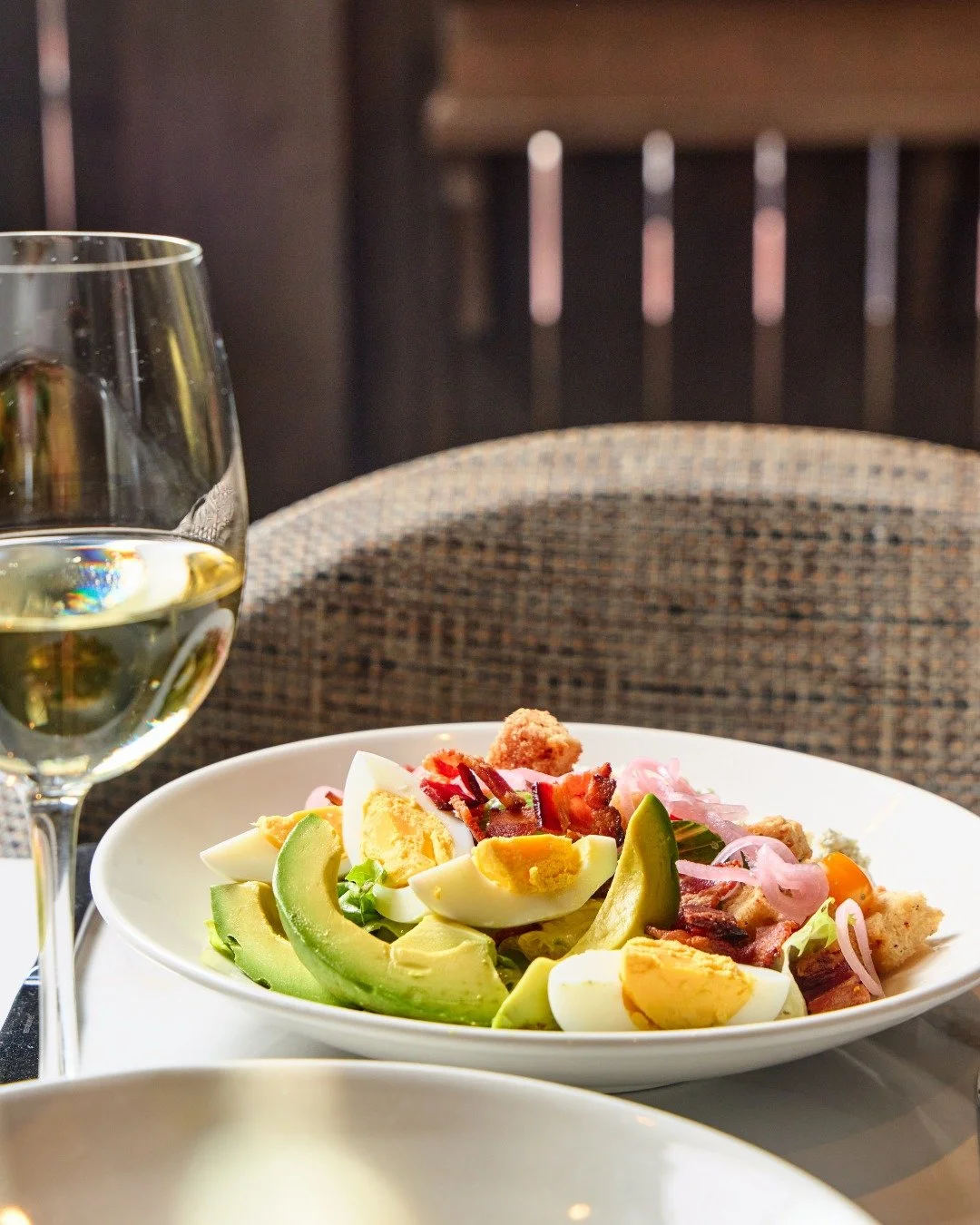 Whether it&rsquo;s a quick break from the office or lunch with friends, we&rsquo;ve got a table ready. Walk-ins welcome, reservations encouraged.

📸 @briansamuelsphotography