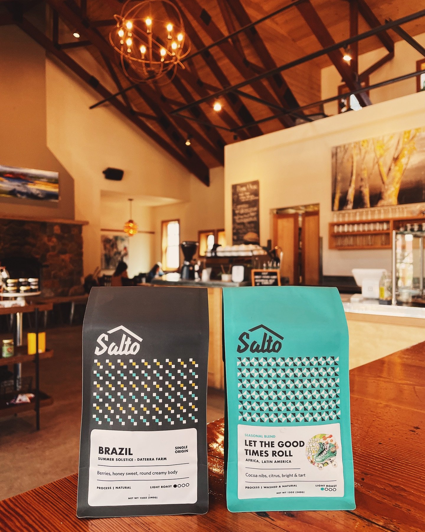 New coffee on the shelves! 
Our new single origin offering is the Summer Solstice Brazil: Roasted light with a round and velvety body, intense notes of tropical and citric fruits, and a honey-like sweetness with malic acidity.

Our new specialty blen