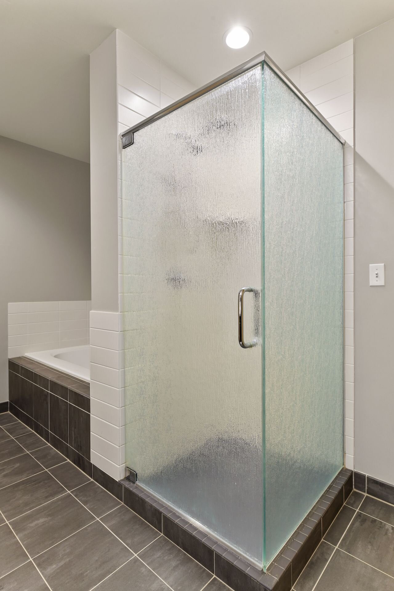 21 Shower and Seperate Tub in Master Bath.jpg